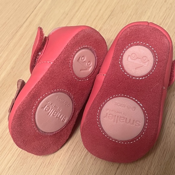 See Kai Run Smaller, Midori, Hot Pink Mary Jane with flower shoes, Size 0-6m - Picture 3 of 4